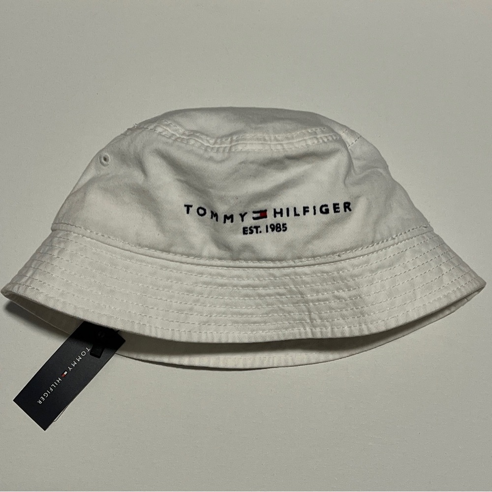 NWT TOMMY HILFIGER MEN'S SIGNATURE FLAG LOGO BUCKET HAT CAP WHITE S/M EST. 1985